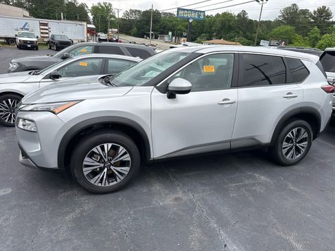 Used 2023 Nissan Rogue SV FWD image 6