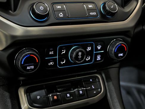 Used 2022 GMC Acadia Denali w/ Denali Technology Package AWD/4WD image 24