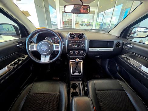 Used 2017 Jeep Compass Latitude AWD/4WD image 13