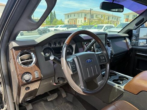 Used 2016 Ford F250 Platinum w/ FX4 Off-Road Package AWD/4WD image 8