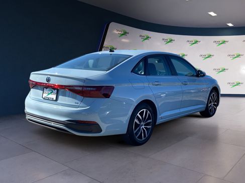 Used 2025 Volkswagen Jetta SE FWD image 4
