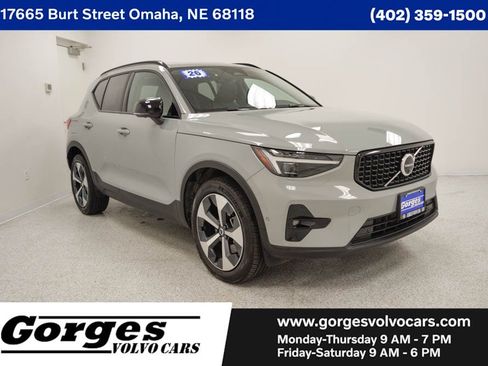 Certified 2026 Volvo XC40 B5 Plus AWD/4WD image 1