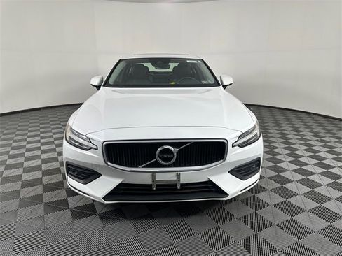 Used 2021 Volvo S60 T5 Momentum w/ Climate Package image 12
