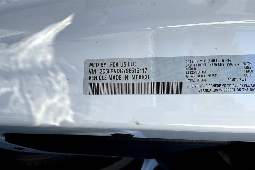 Used 2025 RAM ProMaster 2500 w/ Convenience Group FWD image 17