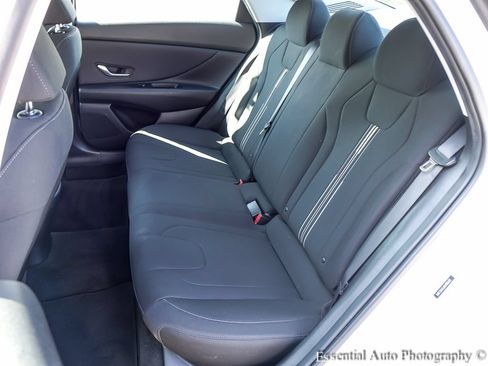 Used 2022 Hyundai Elantra SEL w/ Convenience Package FWD image 10