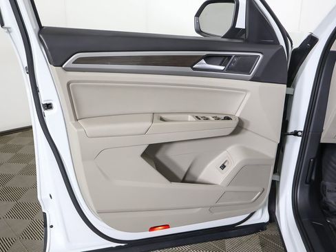 Used 2020 Volkswagen Atlas SE w/ Panoramic Sunroof Package image 25