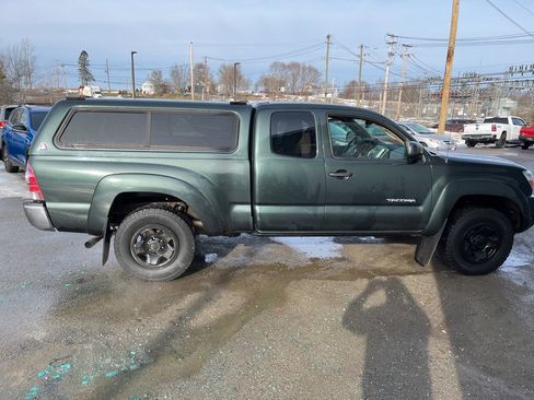 Used 2011 Toyota Tacoma 4x4 Access Cab V6 image 2