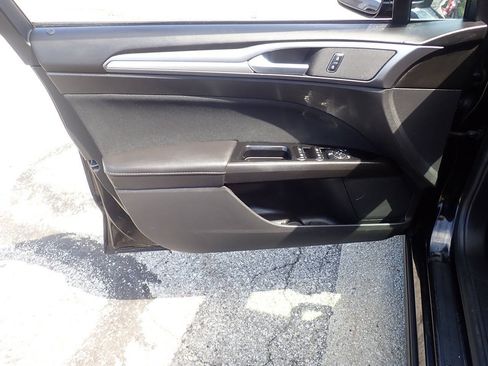 Used 2016 Ford Fusion SE FWD image 9