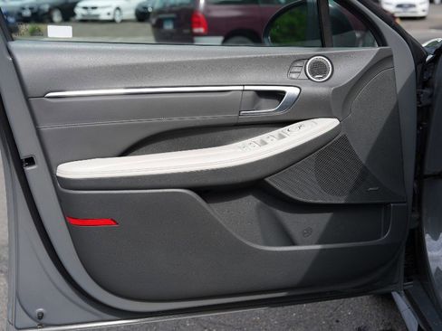 Used 2023 Hyundai Sonata Limited w/ Preferred Accessory Package FWD image 23