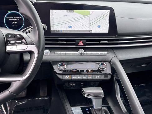 Used 2025 Hyundai Elantra Limited image 31