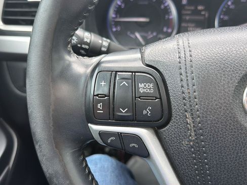 Used 2017 Toyota Highlander XLE FWD image 28