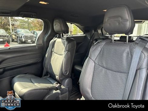 Used 2025 Toyota Sienna Platinum AWD/4WD image 5