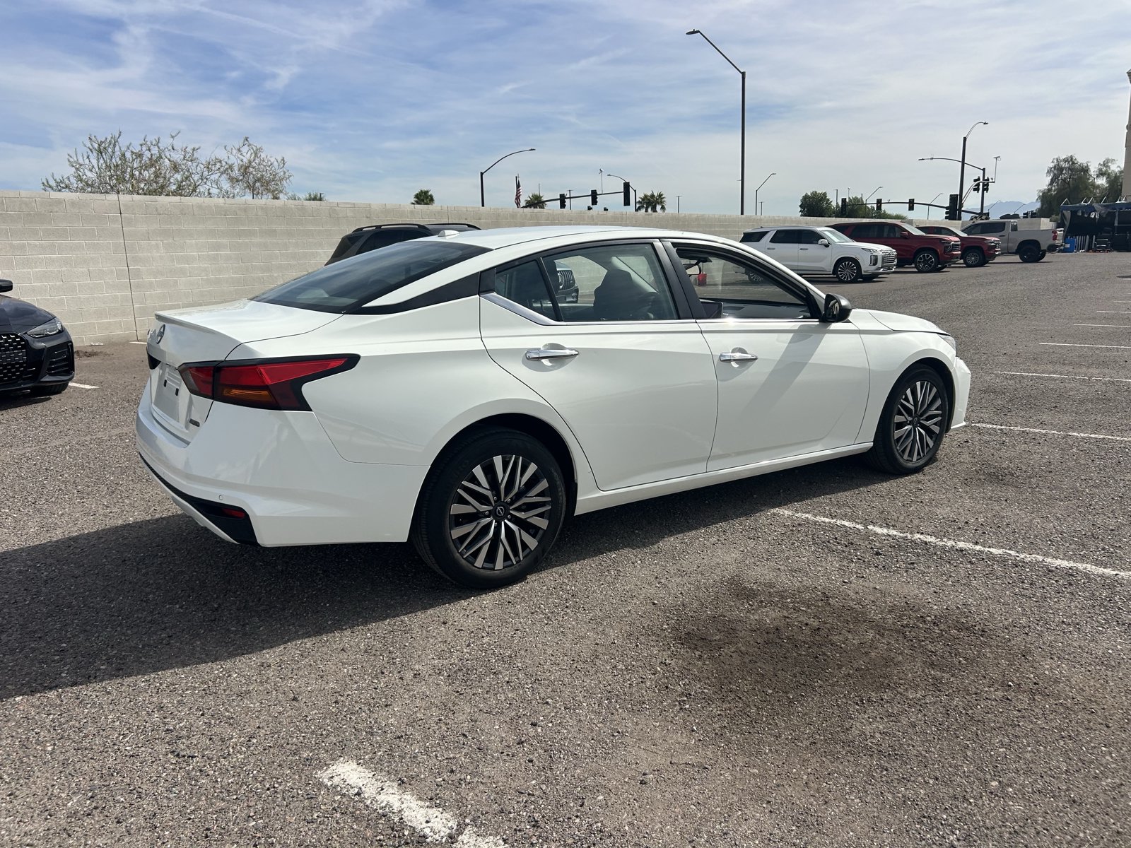 Used 2025 Nissan Altima 2.5 SV AWD/4WD image 5