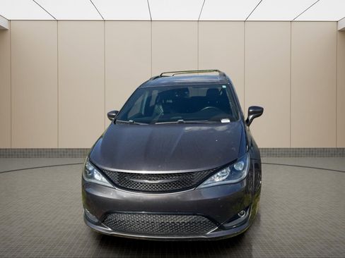 Used 2018 Chrysler Pacifica Touring-L Plus image 6