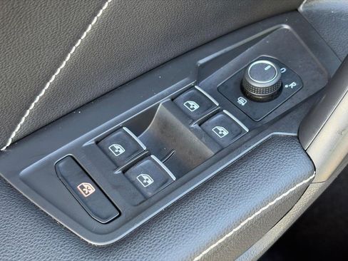 Used 2022 Volkswagen Tiguan SE AWD/4WD image 21