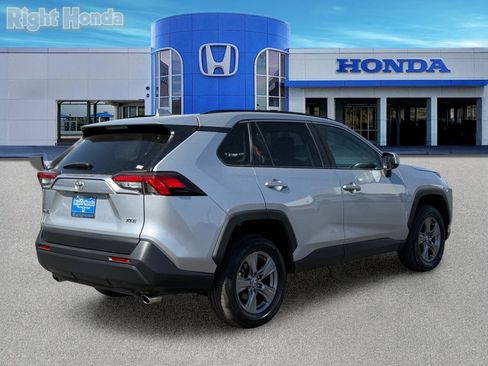 Used 2024 Toyota RAV4 XLE FWD image 8