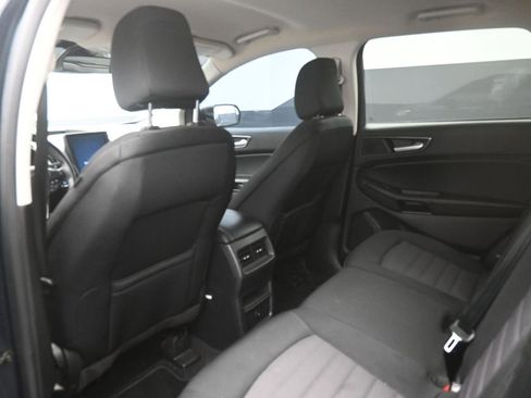 Used 2023 Ford Edge SE image 2