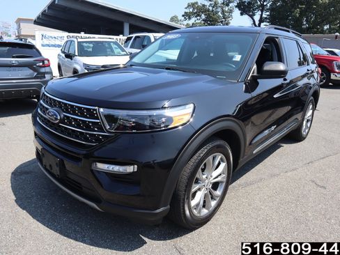 Used 2023 Ford Explorer XLT w/ Equipment Group 202A AWD/4WD image 8