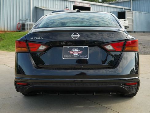 Used 2025 Nissan Altima 2.5 SV FWD image 19