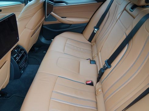 Used 2020 BMW M550i xDrive w/ Dynamic Handling Package AWD/4WD image 34
