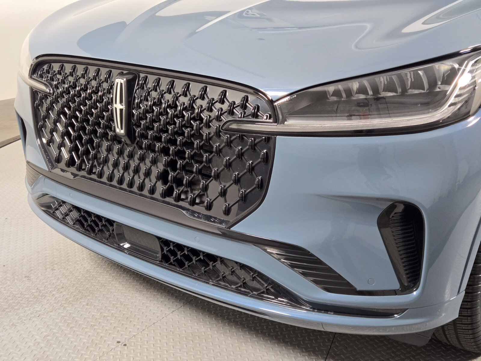 New 2026 Lincoln Aviator AWD w/ Jet Appearance Package image 10