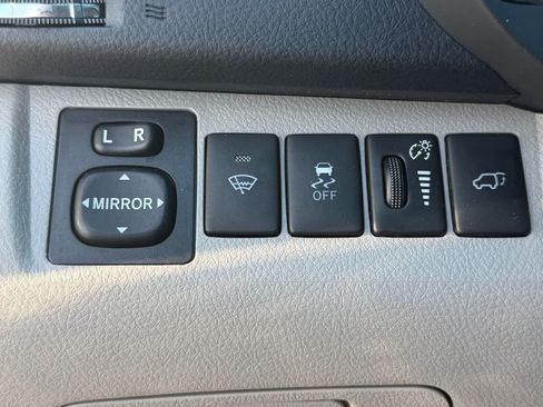 Used 2012 Toyota Highlander Limited w/ Tow Pkg AWD/4WD image 18