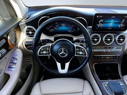 Used 2022 Mercedes-Benz GLC 300 4MATIC image 4