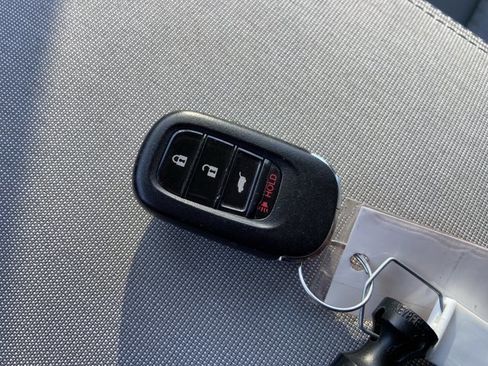 Used 2023 Honda Pilot LX image 43