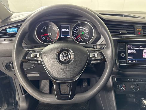Used 2018 Volkswagen Tiguan S image 16
