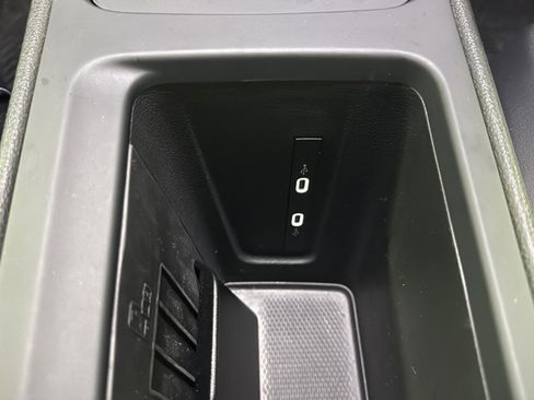 Certified 2025 Volkswagen Tiguan SE AWD/4WD image 37