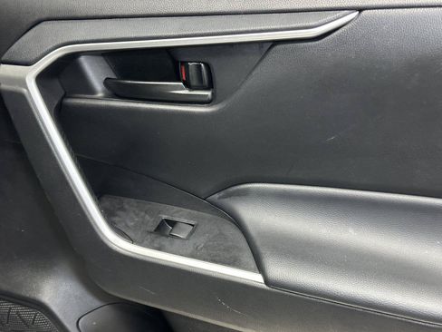 Used 2023 Toyota RAV4 LE AWD/4WD image 34