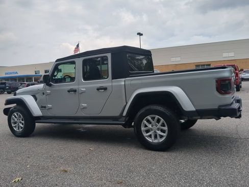 Used 2023 Jeep Gladiator Sport AWD/4WD image 6