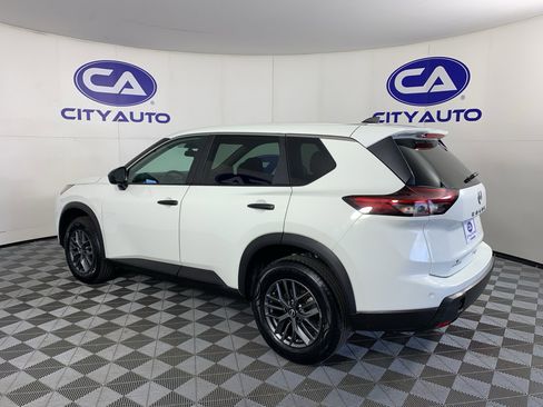 Used 2024 Nissan Rogue S FWD image 5