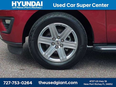 Used 2019 Ford Expedition XLT w/ Equipment Group 202A RWD image 10