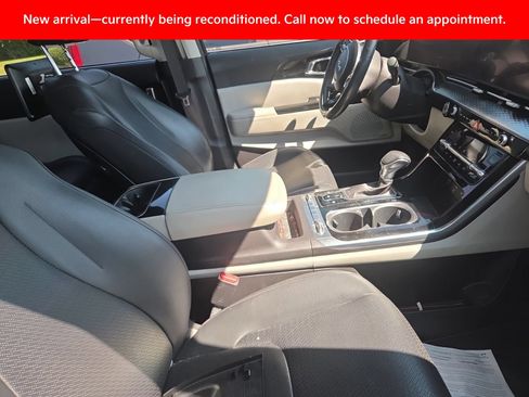Certified 2022 Kia Carnival SX Prestige FWD image 11