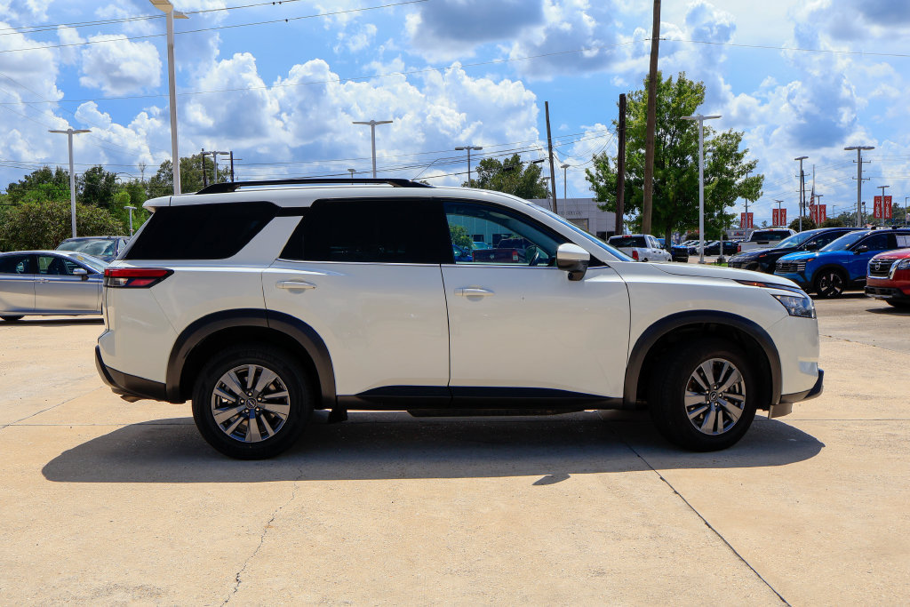 Used 2025 Nissan Pathfinder SV AWD/4WD image 23