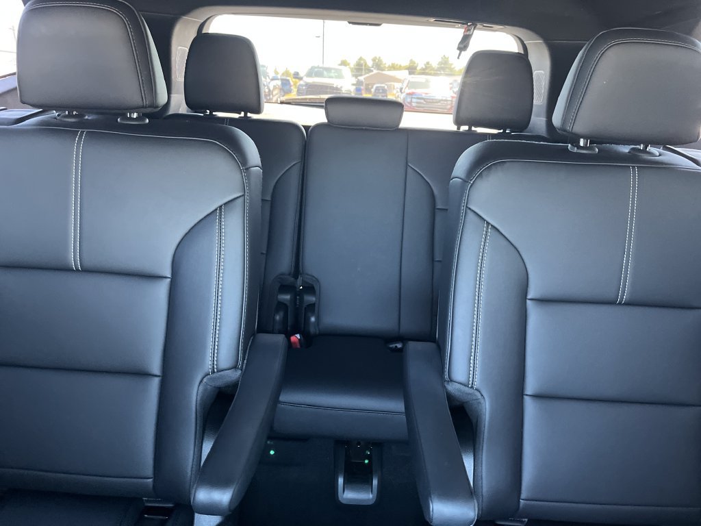 Used 2026 GMC Acadia Elevation w/ Elevation Premium Package FWD image 23