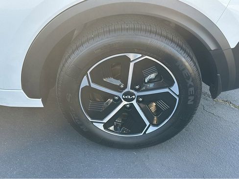 Certified 2025 Kia Niro EX image 36