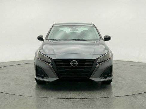 Used 2025 Nissan Altima 2.5 SV FWD image 2