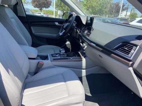 Used 2023 Audi Q5 2.0T Premium w/ Convenience Package AWD/4WD image 28