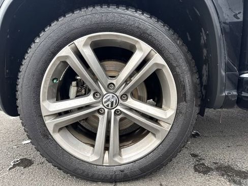 Used 2017 Volkswagen Tiguan Sport image 17