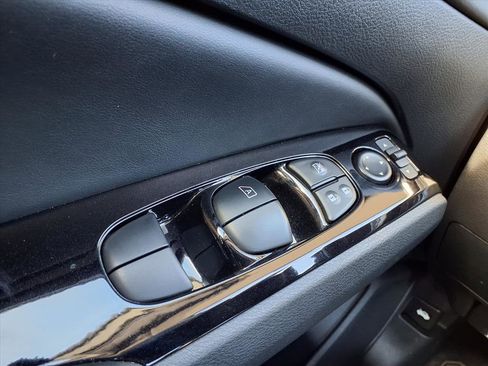 Used 2025 Nissan Altima 2.5 SR image 17