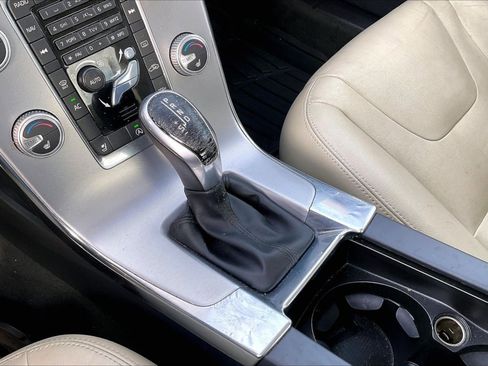 Used 2017 Volvo S60 T5 Dynamic image 15