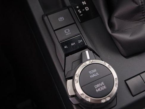 Certified 2025 Toyota 4Runner SR5 AWD/4WD image 15