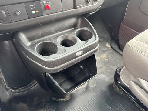 Used 2016 Chevrolet Express 3500 image 21