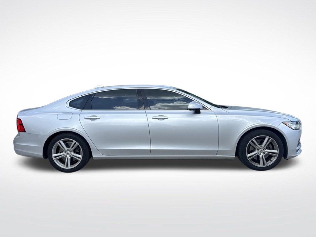 Used 2018 Volvo S90 T5 Momentum FWD image 4