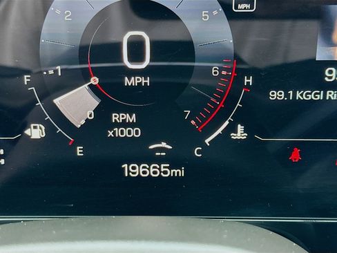 Used 2025 GMC Yukon Denali AWD/4WD image 8
