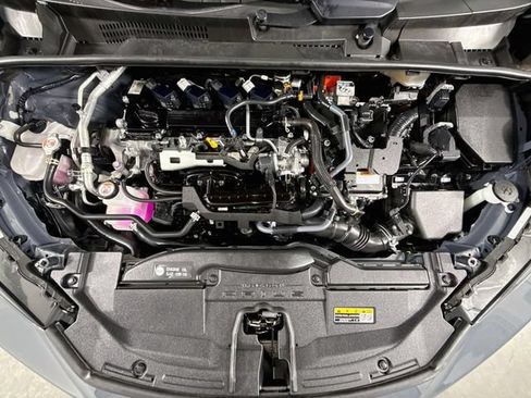 Certified 2025 Toyota Prius LE FWD image 29