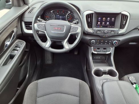 Used 2024 GMC Terrain SLE w/ Elevation Edition FWD image 2