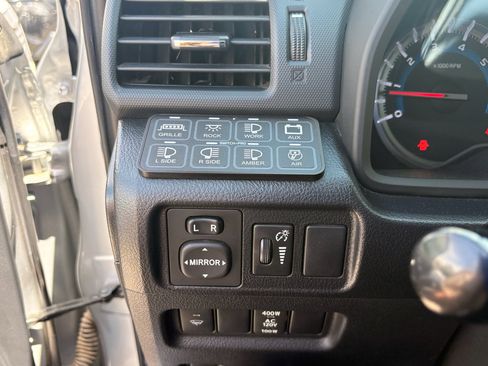 Used 2018 Toyota 4Runner TRD Off-Road Premium AWD/4WD image 19
